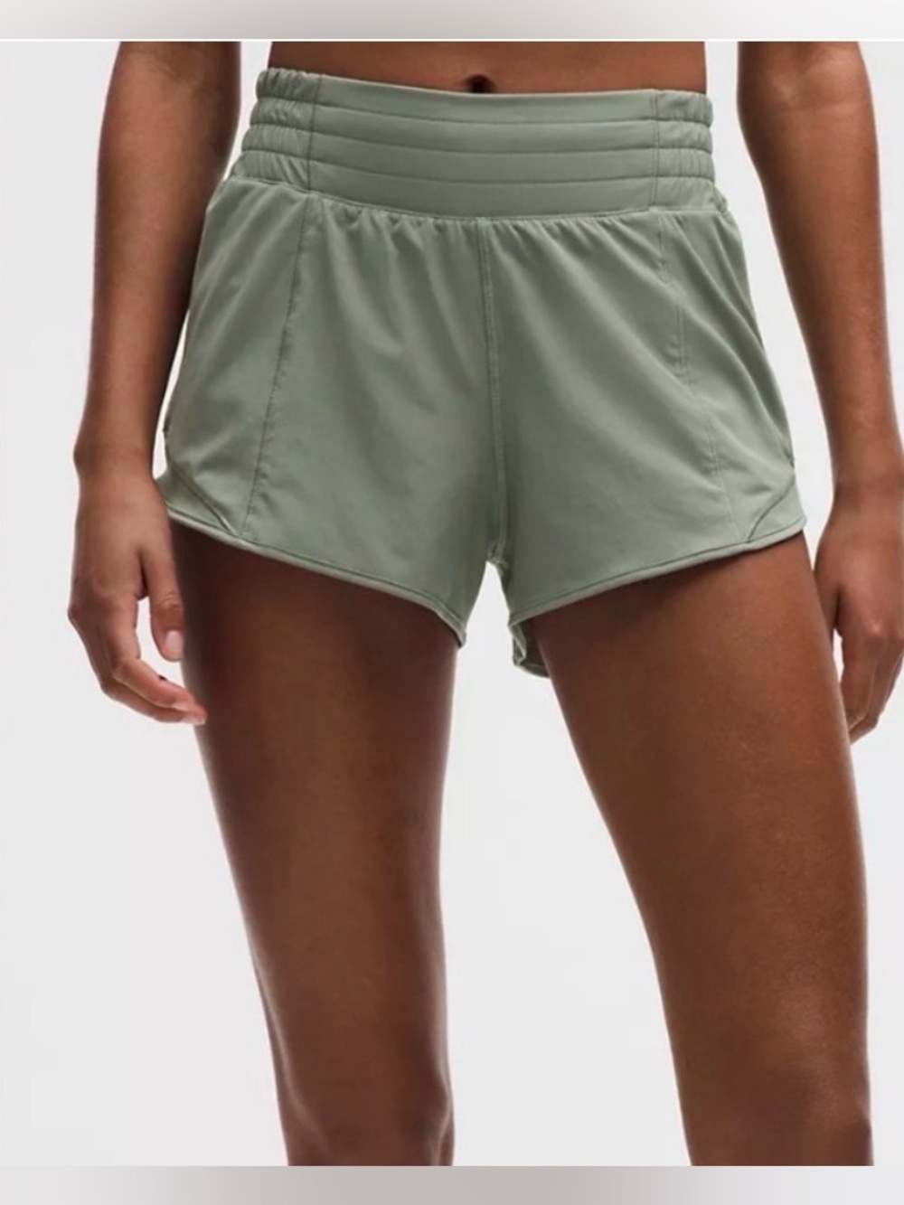lululemon Size 10 Hotty Hot HR 2.5” Lined Run Shorts in Green